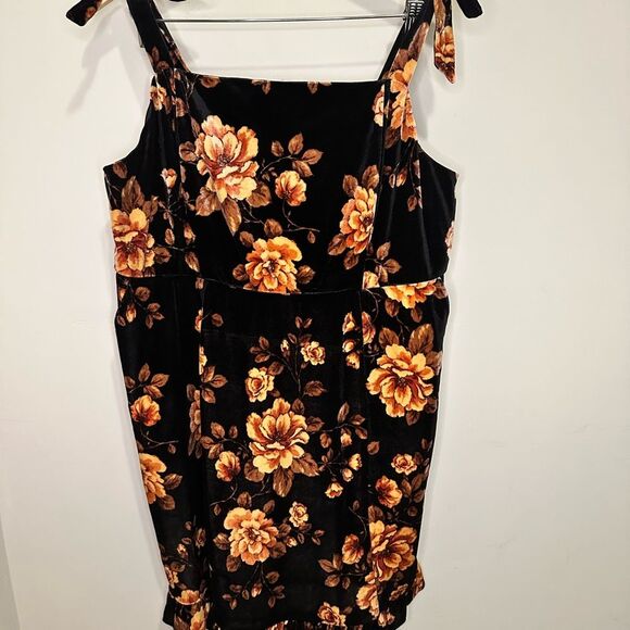 TORRID AT THE KNEE VELVET RUFFLE TIER DRESS Sz 2 - Picture 2 of 7